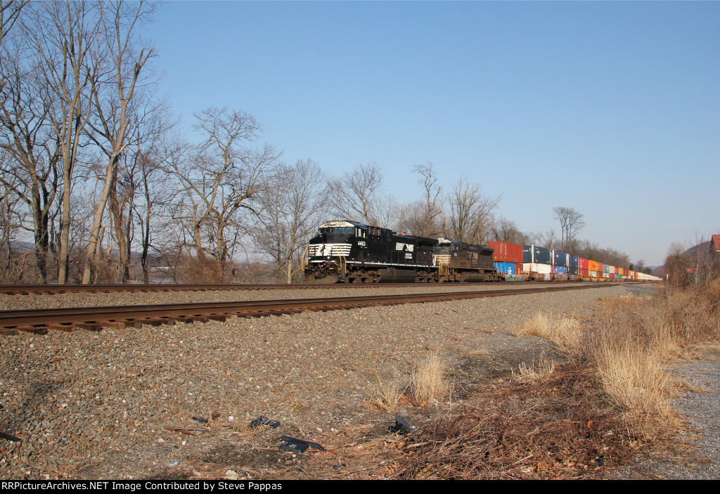 NS 4463 takes train 21W West